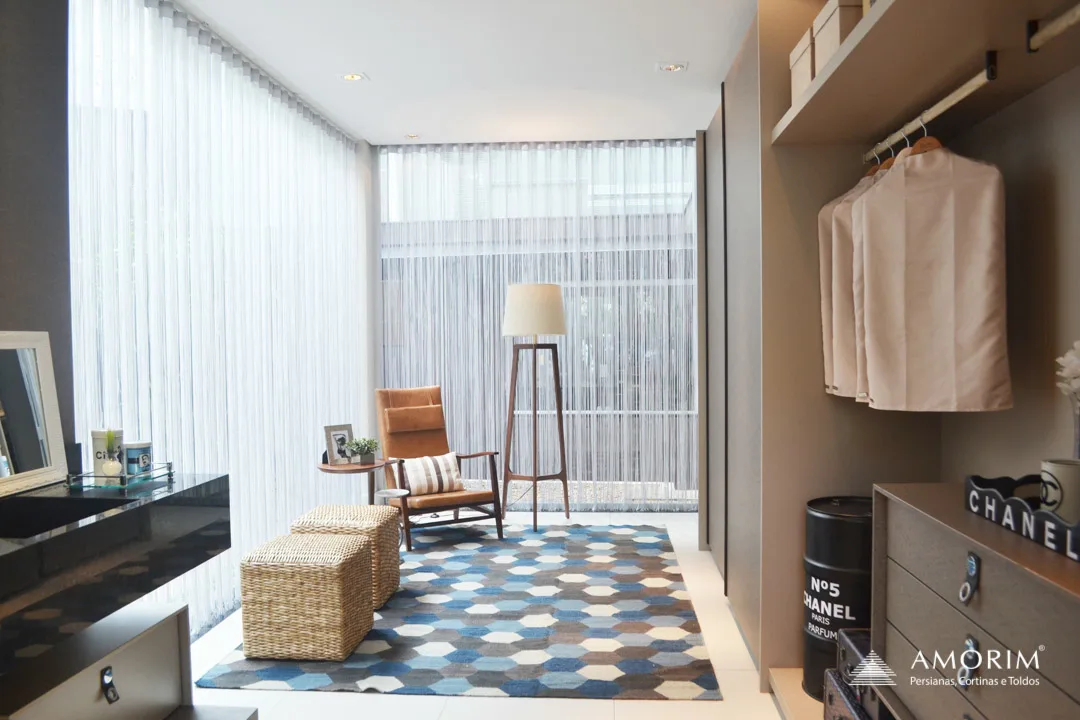 Cortina Atena do piso ao teto em varanda