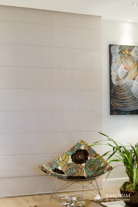 Cortina Romana em sala de estar moderna