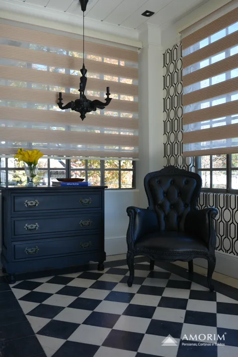 Cortina Stillo Zebra Amorim em quarto de casal