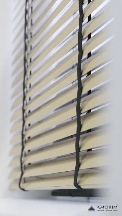 Detalhe lâminas persiana alumínio Amorim
