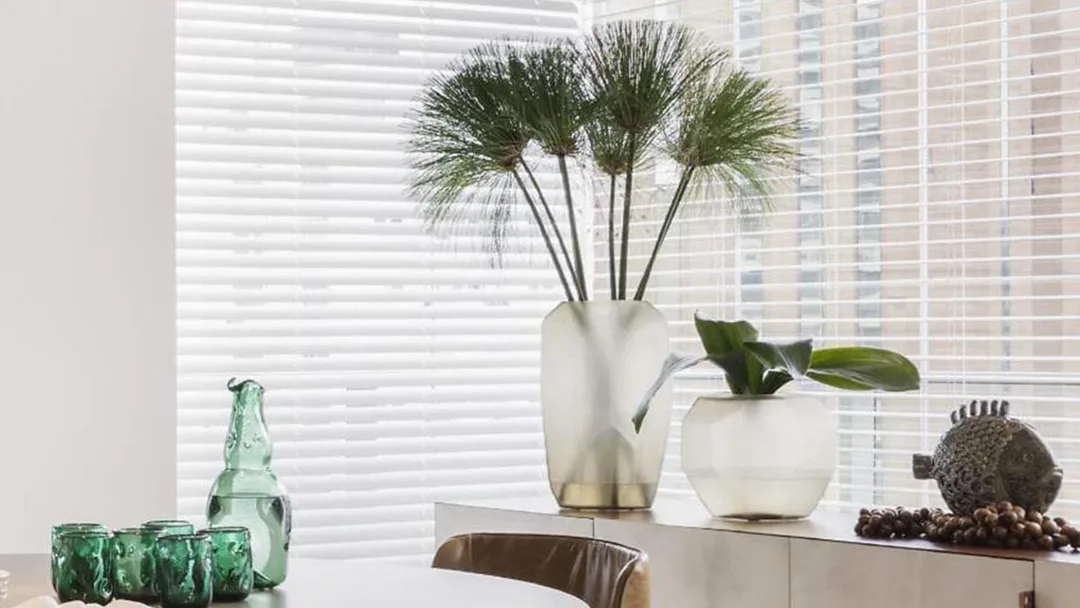 Persiana Curve Amorim em sala de jantar