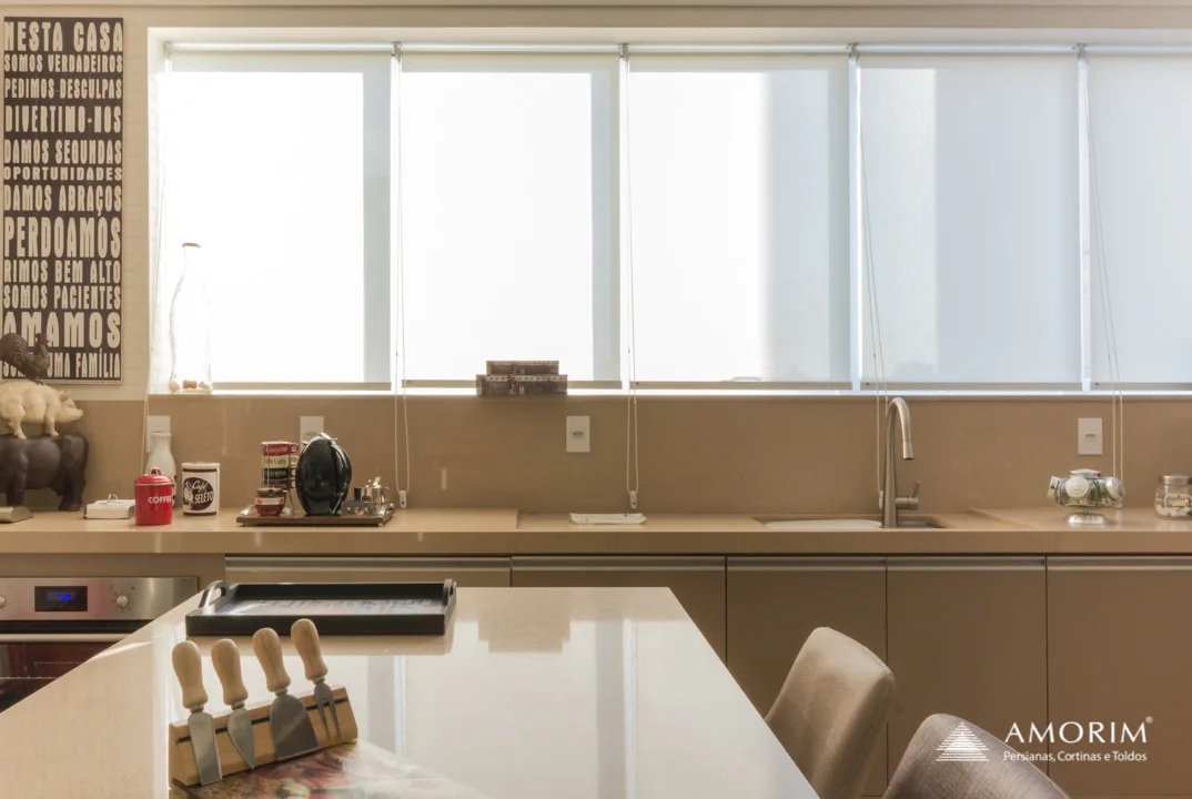 Persiana rolo em quarto