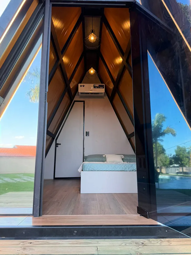 Varanda com deck integrado — Chalé Grupo Adriel