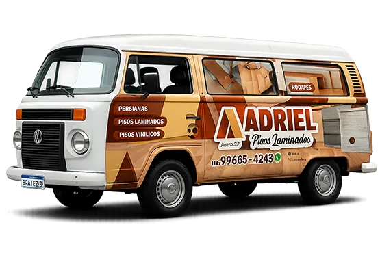 Equipe Grupo Adriel instalando piso laminado em Avaré