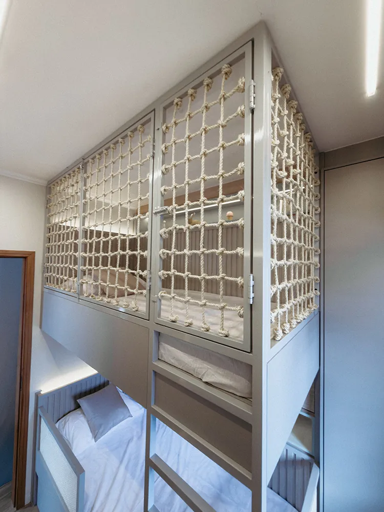 Beliche triplo com rede em quarto infantil — Grupo Adriel Avaré