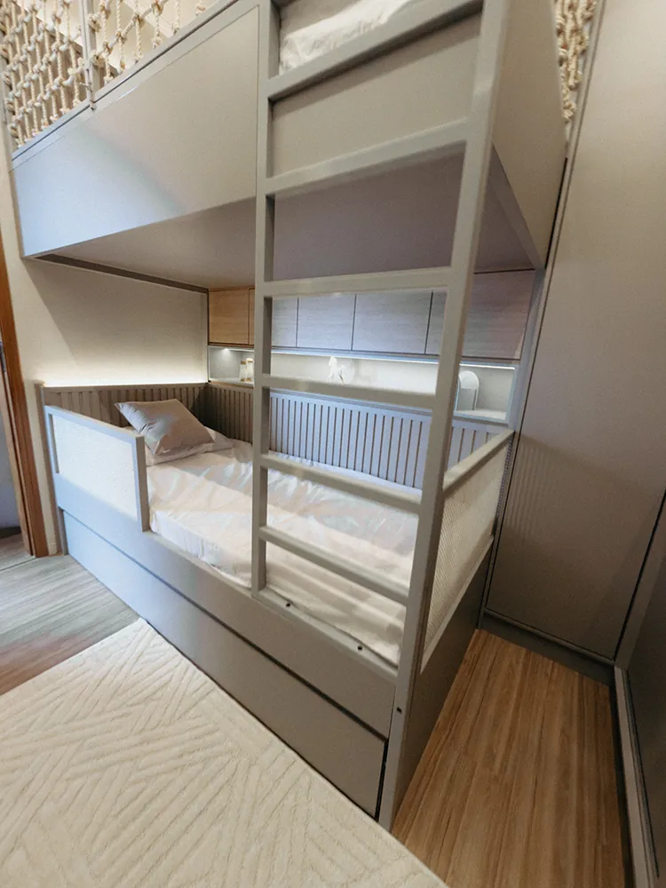 Beliche com escada e armário integrado — Grupo Adriel Avaré