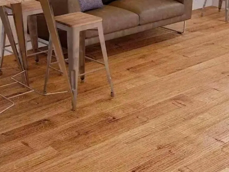 Home office com piso laminado